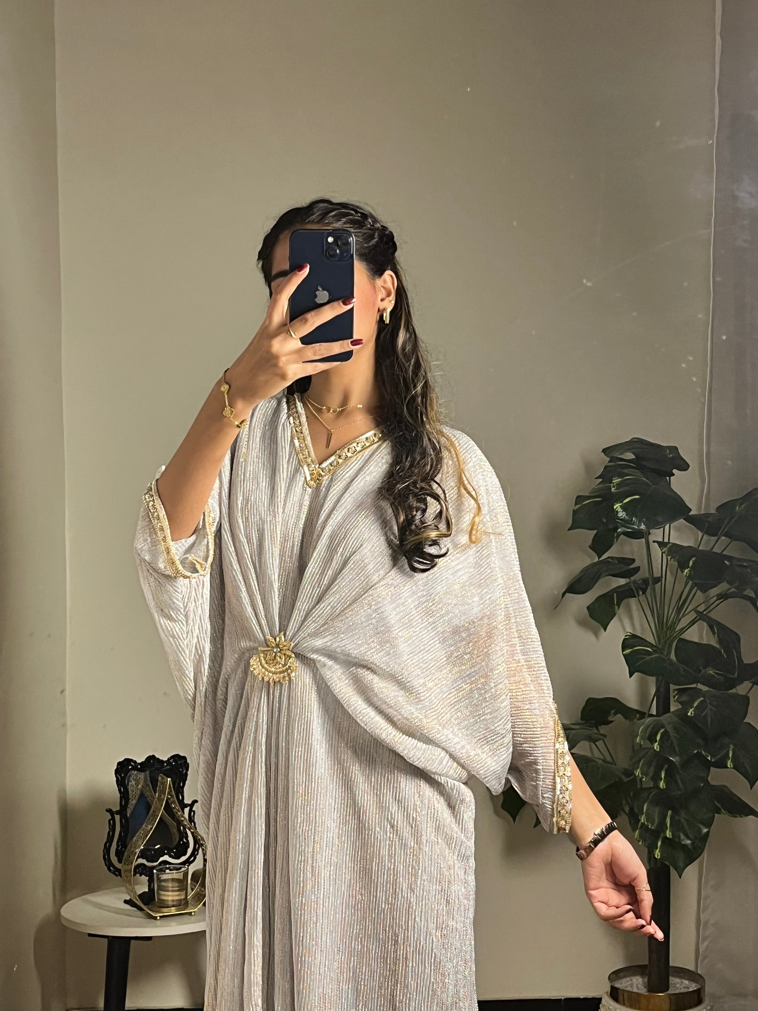 Cut-Dana Embroidered White Moonlight Kaftan
