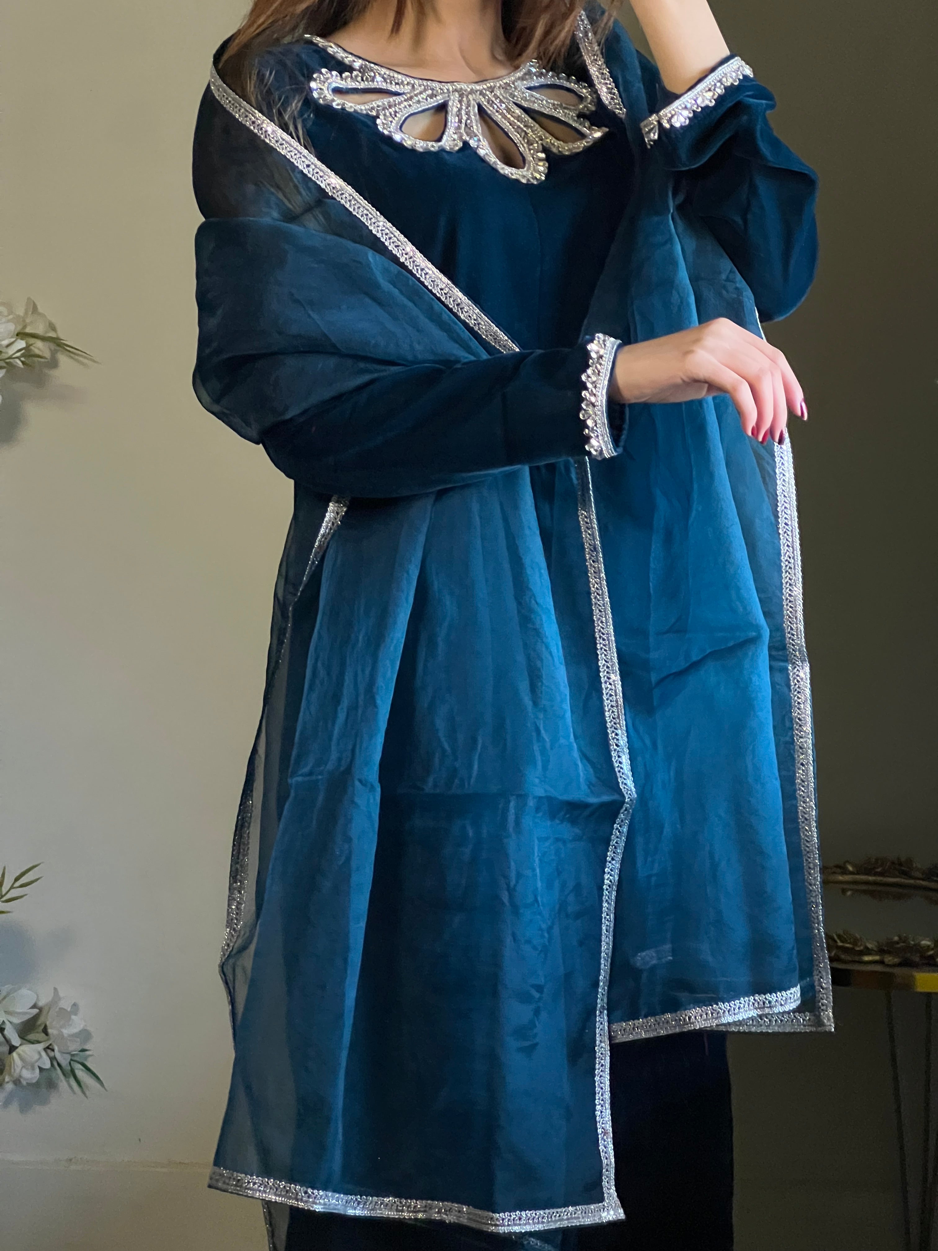 Makhmali Neela
