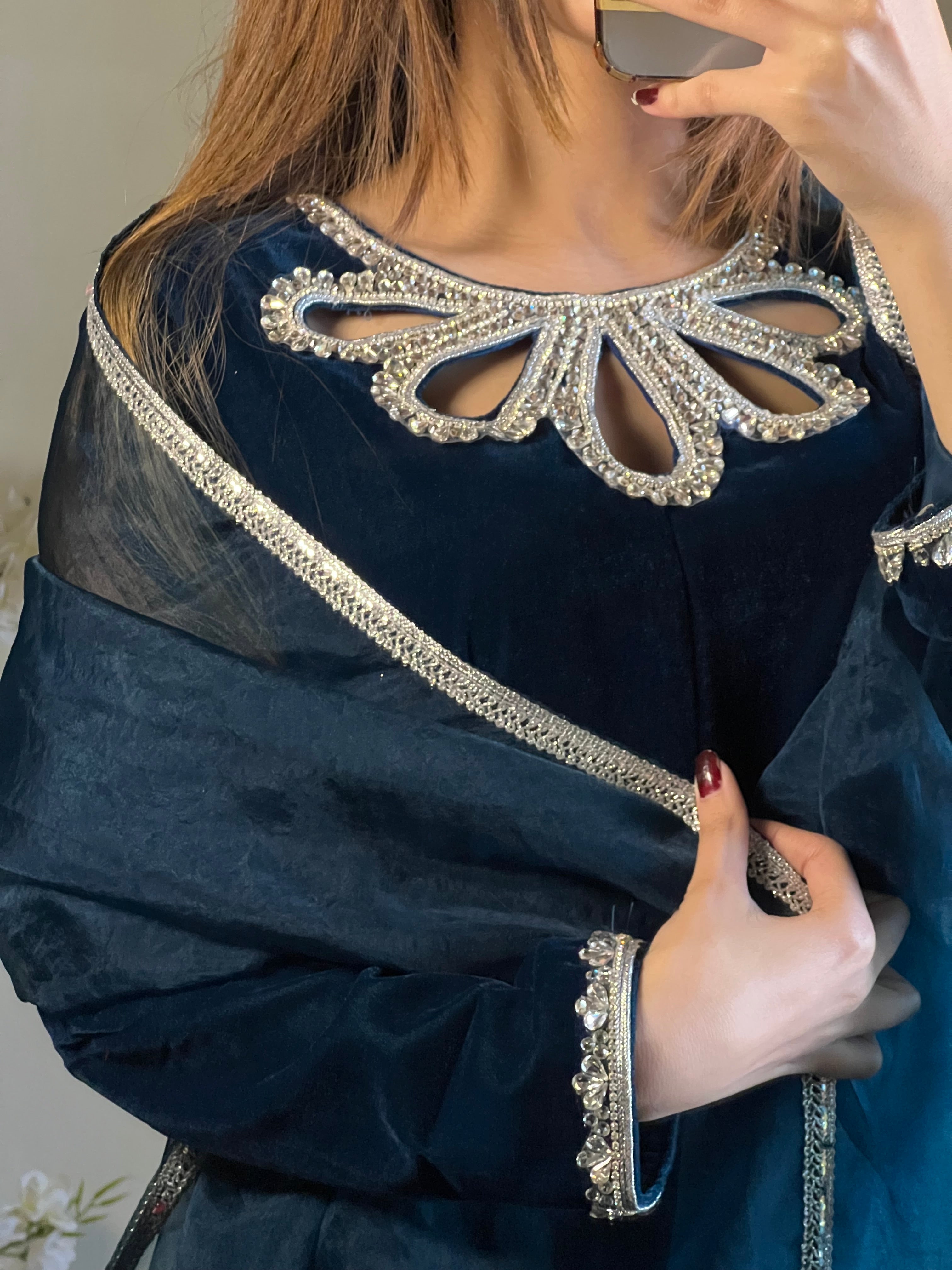 Makhmali Neela