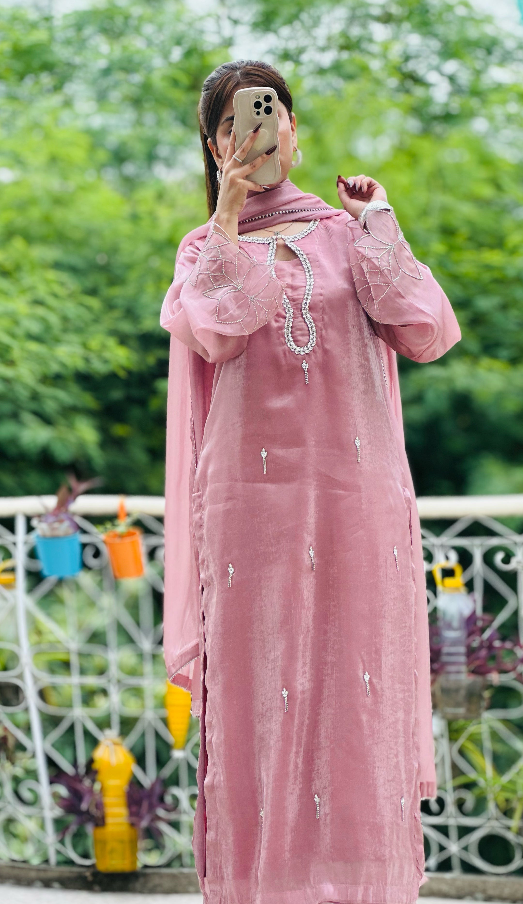 Nargis - 10 Colors