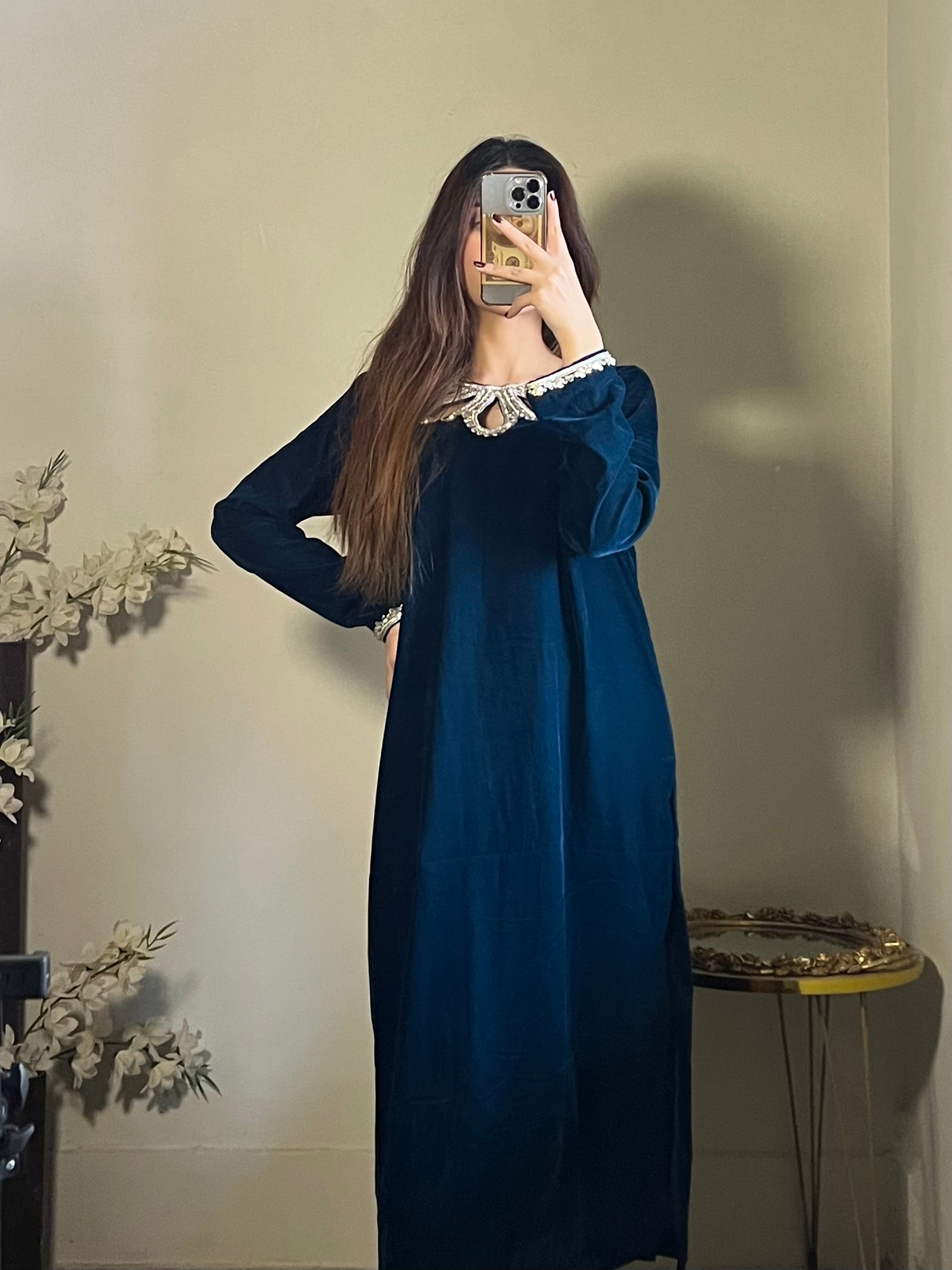 Makhmali Neela